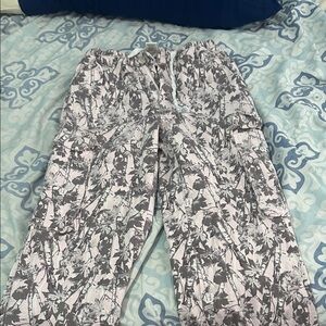 Floral Print Pants in Gray and White